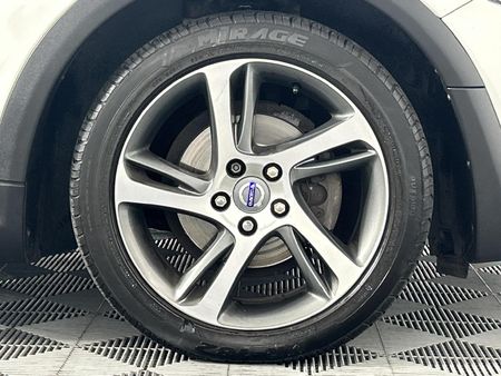 2013-Volvo-C30-20-Essential_4