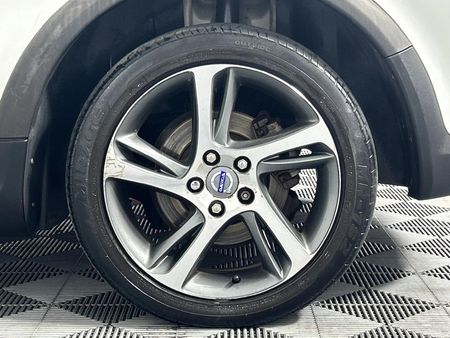 2013-Volvo-C30-20-Essential_5