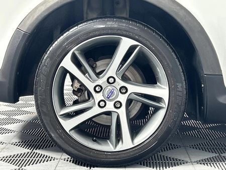 2013-Volvo-C30-20-Essential_6
