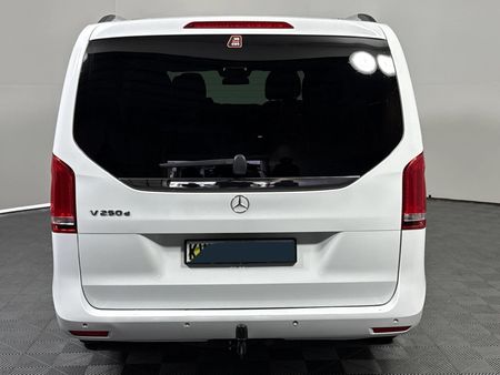 2019-Mercedes-Benz-V-Class-V-250d-Avantgarde-Auto_19
