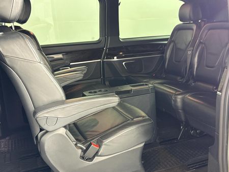 2019-Mercedes-Benz-V-Class-V-250d-Avantgarde-Auto_3