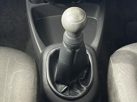 2011-Toyota-Yaris-Zen1-3-dr_9