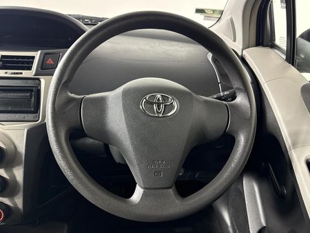 2011-Toyota-Yaris-Zen1-3-dr_11