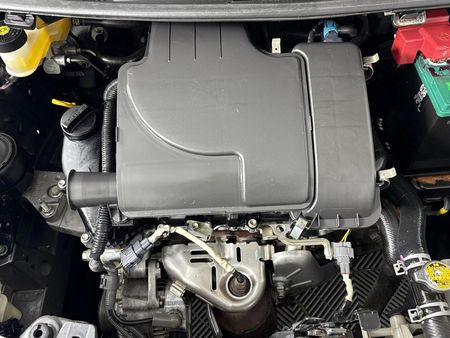 2011-Toyota-Yaris-Zen1-3-dr_12