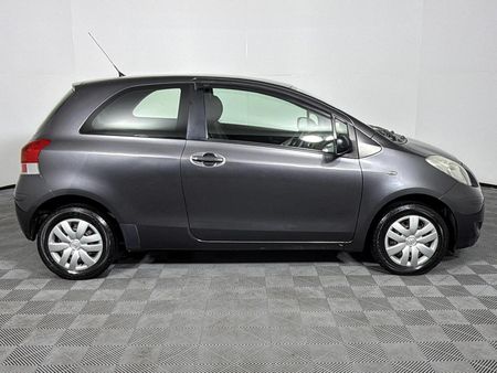 2011-Toyota-Yaris-Zen1-3-dr_16