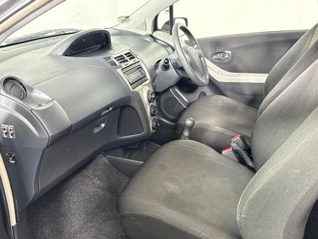 2011-Toyota-Yaris-Zen1-3-dr_7