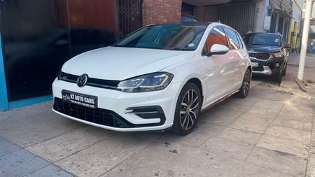 2019-Volkswagen-Golf-VII-14-TSI-Comfortline-Auto_0