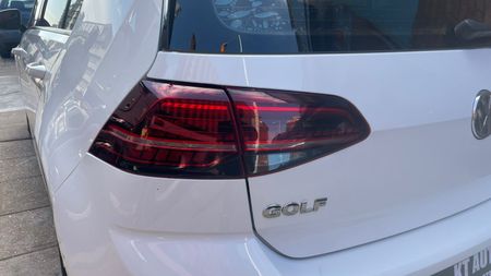 2019-Volkswagen-Golf-VII-14-TSI-Comfortline-Auto_9