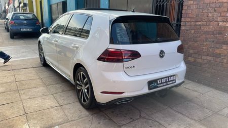 2019-Volkswagen-Golf-VII-14-TSI-Comfortline-Auto_11