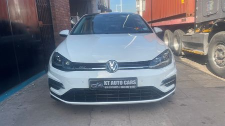 2019-Volkswagen-Golf-VII-14-TSI-Comfortline-Auto_1