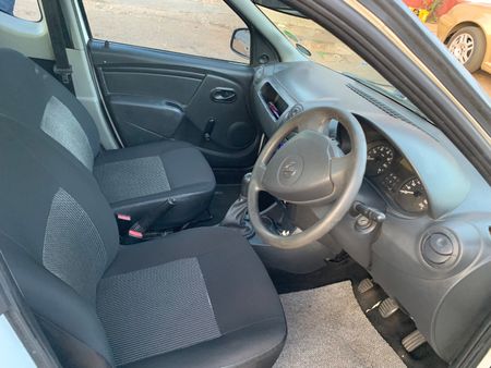 2019-Nissan-NP200-16-AC-Safety-Pack_13