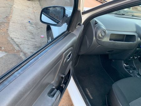 2019-Nissan-NP200-16-AC-Safety-Pack_23