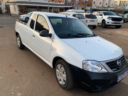2019-Nissan-NP200-16-AC-Safety-Pack_4