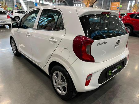 2018-Kia-Picanto-10-Street_4
