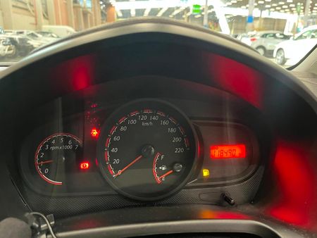 2015-Ford-Figo-14-Ambiente_10