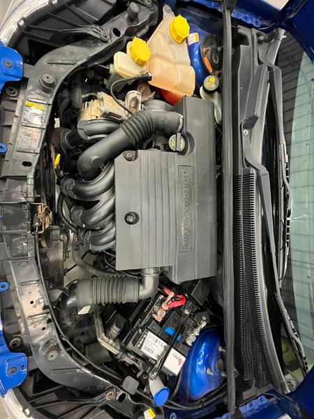 2015-Ford-Figo-14-Ambiente_12