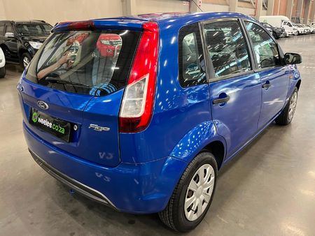 2015-Ford-Figo-14-Ambiente_2