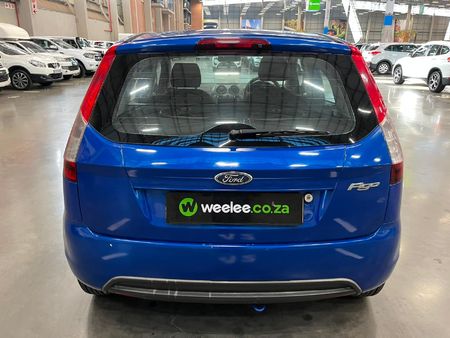 2015-Ford-Figo-14-Ambiente_3