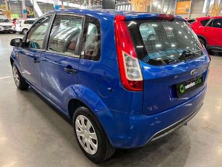 2015-Ford-Figo-14-Ambiente_4
