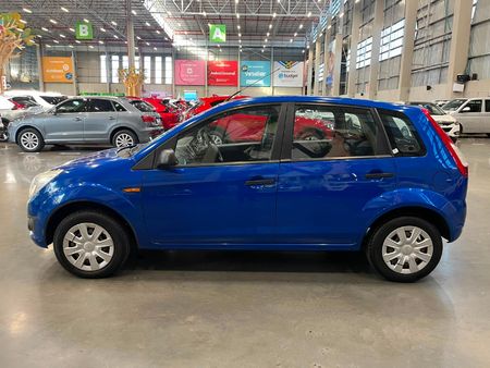 2015-Ford-Figo-14-Ambiente_5