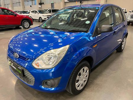 2015-Ford-Figo-14-Ambiente_6