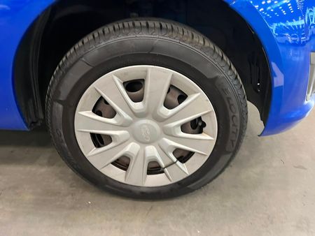 2015-Ford-Figo-14-Ambiente_8
