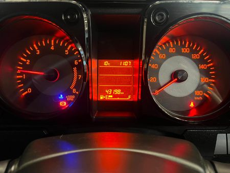 2023-Suzuki-Jimny-15-GLX_10