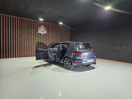 2020-Volkswagen-Golf-VII-GTI-20-TSI-Auto_23