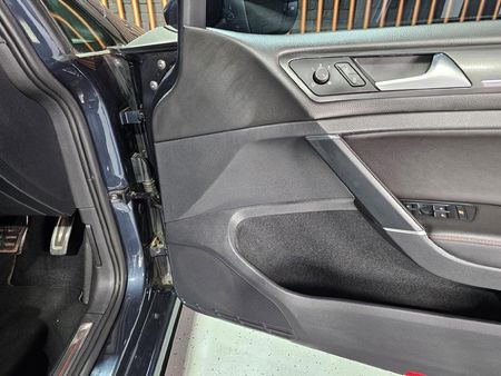 2020-Volkswagen-Golf-VII-GTI-20-TSI-Auto_7