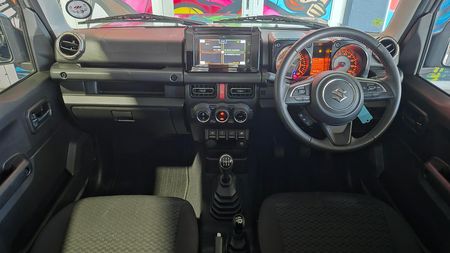 2022-Suzuki-Jimny-15-GLX_9
