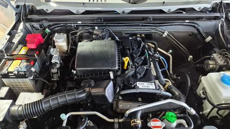 2022-Suzuki-Jimny-15-GLX_14