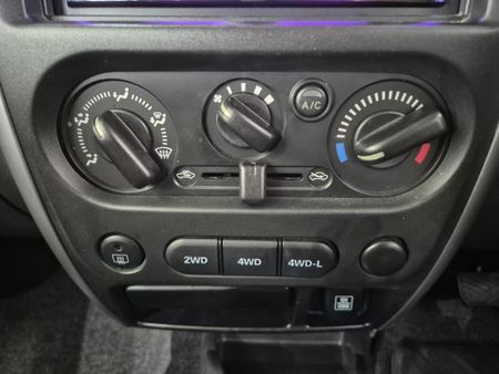 2015-Suzuki-Jimny-13-Auto_14