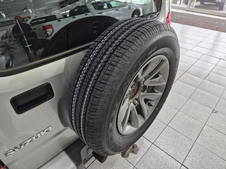 2015-Suzuki-Jimny-13-Auto_5