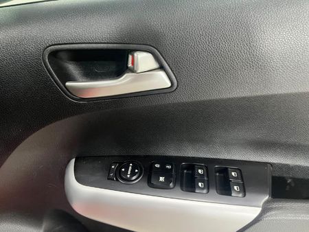 2022-Kia-Picanto-10-Street-Auto_15