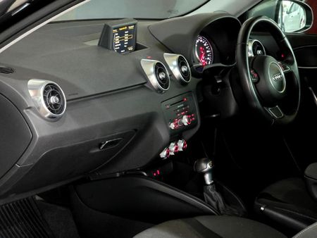 2015-Audi-A1-14-TFSI-3-dr-Attraction-Auto_10