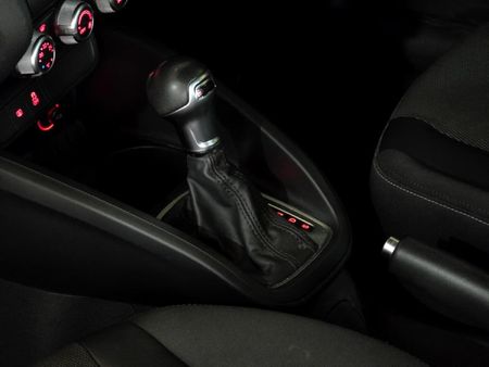 2015-Audi-A1-14-TFSI-3-dr-Attraction-Auto_15
