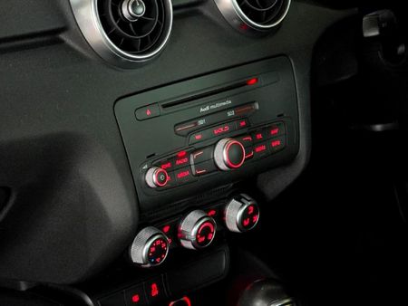 2015-Audi-A1-14-TFSI-3-dr-Attraction-Auto_17