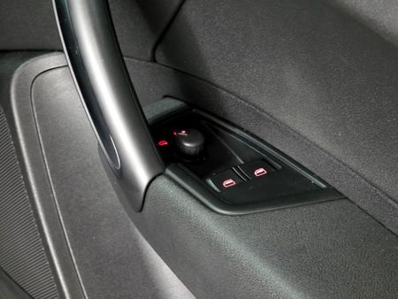 2015-Audi-A1-14-TFSI-3-dr-Attraction-Auto_21