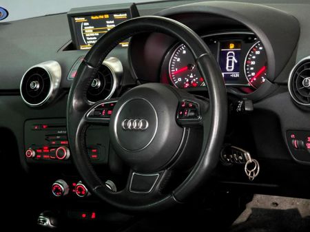 2015-Audi-A1-14-TFSI-3-dr-Attraction-Auto_22