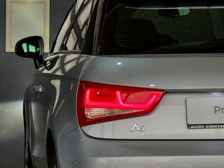 2015-Audi-A1-14-TFSI-3-dr-Attraction-Auto_7