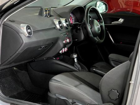 2015-Audi-A1-14-TFSI-3-dr-Attraction-Auto_8