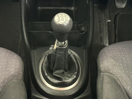2010-Honda-Jazz-14i-LX_10