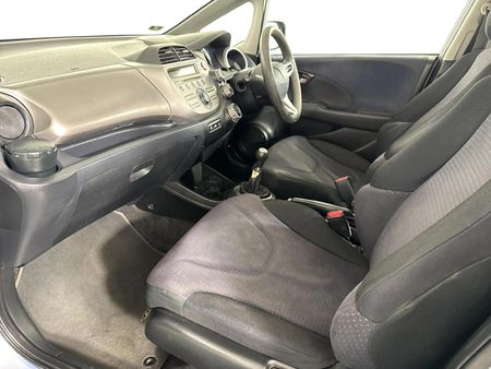 2010-Honda-Jazz-14i-LX_8