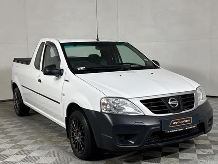 2021-Nissan-NP200-16_12