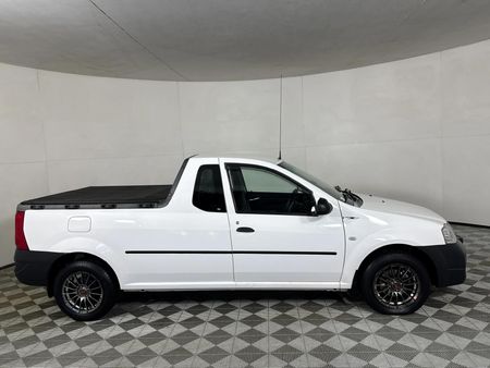 2021-Nissan-NP200-16_13