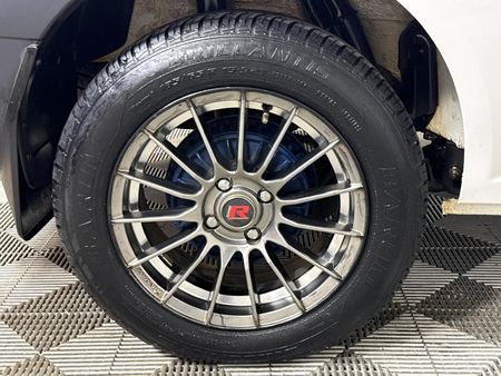 2021-Nissan-NP200-16_5