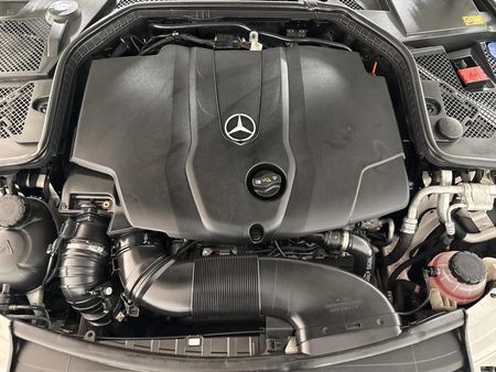 2015-Mercedes-Benz-C-Class-C-220-Bluetec-Avantgarde-Auto_11