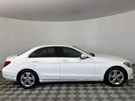 2015-Mercedes-Benz-C-Class-C-220-Bluetec-Avantgarde-Auto_15