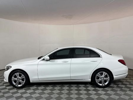 2015-Mercedes-Benz-C-Class-C-220-Bluetec-Avantgarde-Auto_17