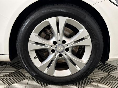 2015-Mercedes-Benz-C-Class-C-220-Bluetec-Avantgarde-Auto_5